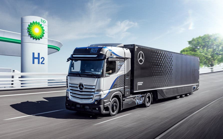  Daimler Truck y BP firman un acuerdo para impulsar el hidrógeno en el transporte 