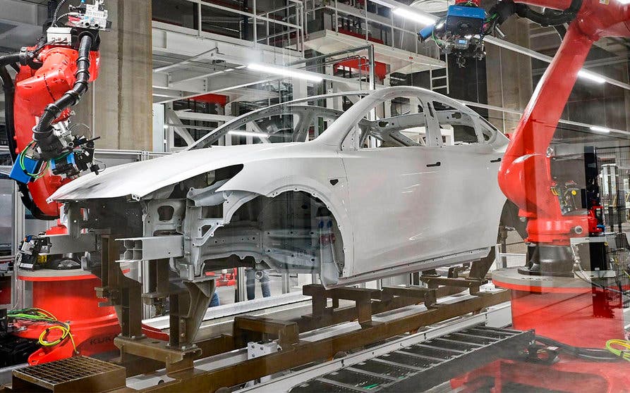  La Autoridad del Transporte por Carretera (RDW) de los Países Bajos aprueba la comercialización del nuevo Tesla Model Y fabricado en Berlín con baterías Blade. 