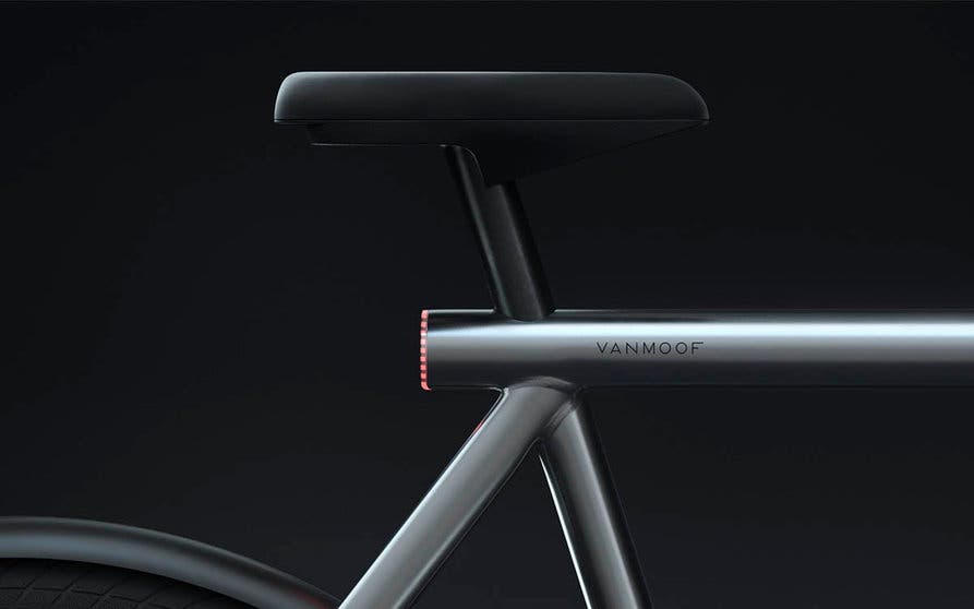  La bicicleta eléctrica VanMoof S3 Aluminium edición limitada luce un cuadro bitono de aluminio pulido y mantiene las características técnicas de la versión de serie. 