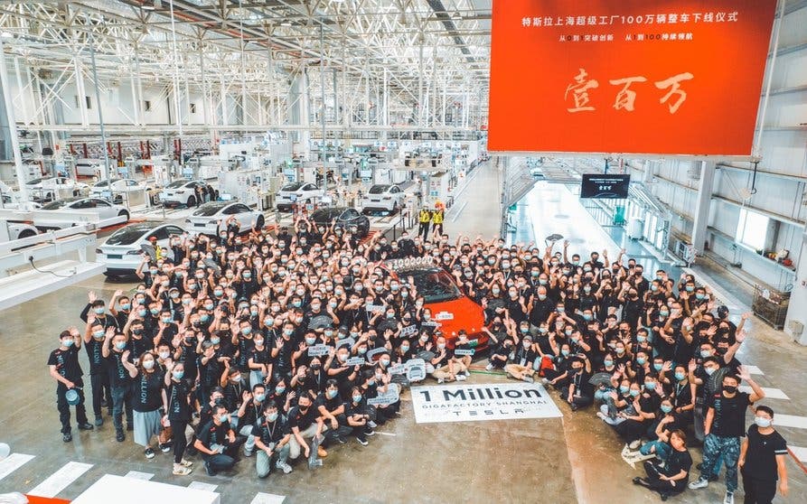  La planta china de Tesla está de enhorabuena. Los trabajadores celebran el millón de unidades 