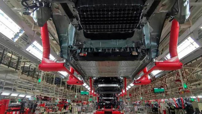 La cadena de suministro de la Gigafactoría de Tesla en Shanghái está localizada en un 95 % en China. La cadena de suministro de la Gigafactoría de Tesla en Shanghái está localizada en un 95 % en China.