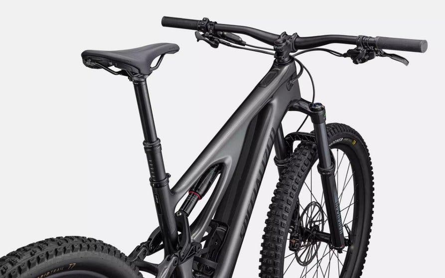 Desarrollar Voluntario ventajoso Así es la nueva bicicleta eléctrica "base" de doble suspensión y carbono de  Specialized