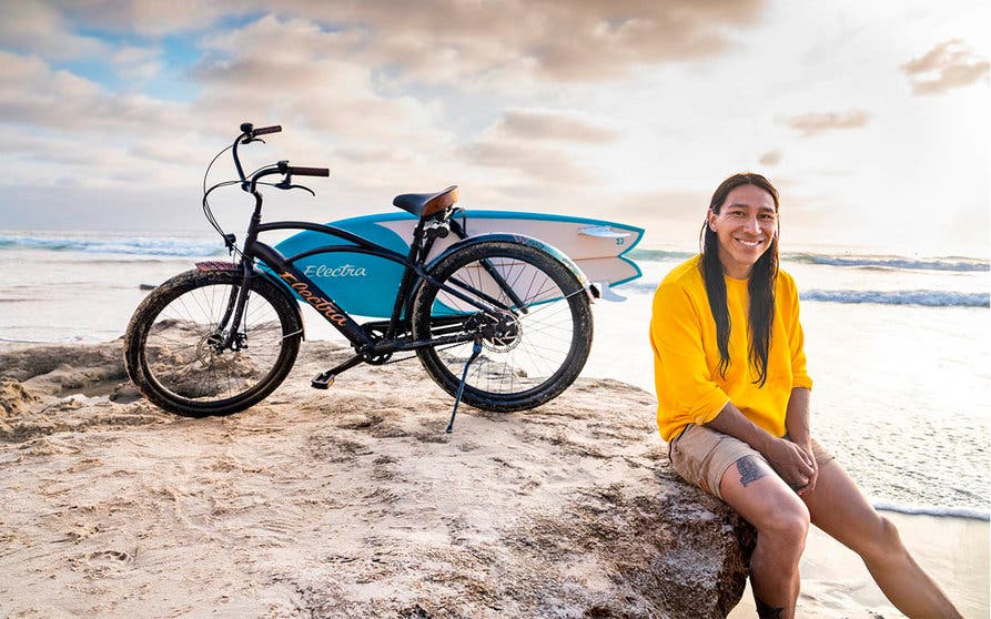  Para la bicicleta eléctrica Kakau Go, Electra ha buscado para ella, explorando las claves de estilo y los tonos de color de regiones como Bali, Japón, y Kakau, las islas de Polinesia. 