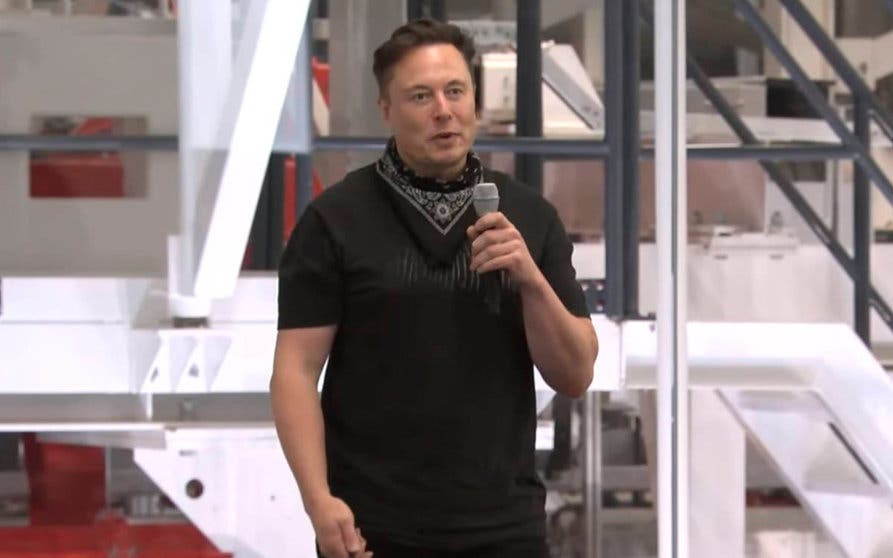  Elon Musk cree que la tarifa de 100 dólares que cobra Tesla a los clientes que cambian una cita en el taller con menos de 24 horas de antelación debería ser recíproca. 