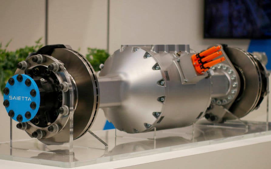  El eje eléctrico de Saietta integra en una sola unidad compacta el motor de flujo axial (AFT), la electrónica de potencia desarrollada internamente, una transmisión modular y una arquitectura de eje personalizada. 