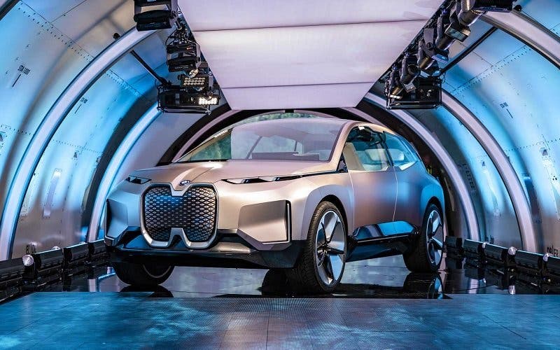  Los próximos coches eléctricos de BMW renunciarán a la gran parrilla «unida» de los concepts 