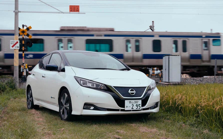  segunda vida baterias nissan leaf cruces ferroviarios japon 