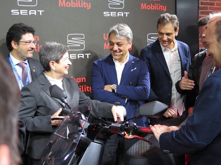  Seat presenta su primera motocicleta eléctrica de 115 km de autonomía. 