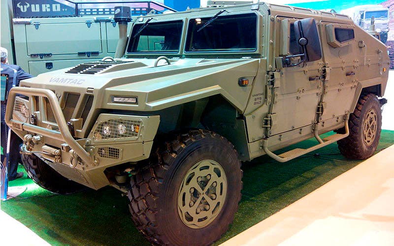  El URO Vamtac, un 4x4 eléctrico de autonomía extendida para usos militares ha sido presentado en París. 