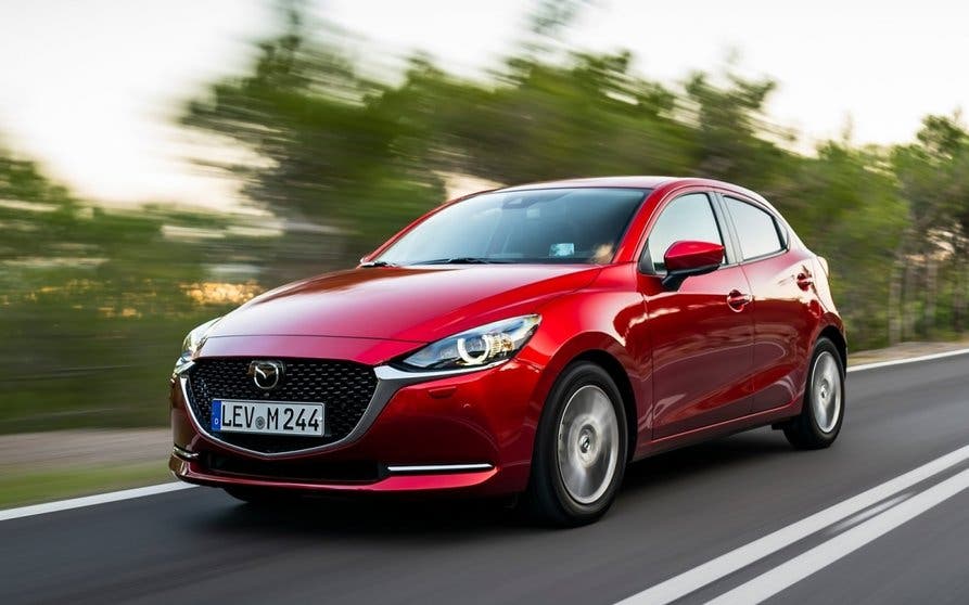  Mazda 2 