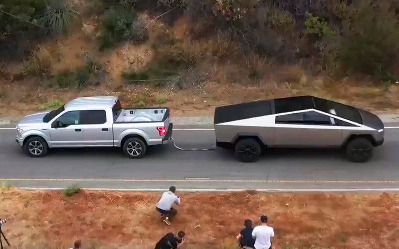  "Oye Elon Musk, envíenos un Cybertruck eléctrico y haremos la prueba de manzanas a manzanas". 