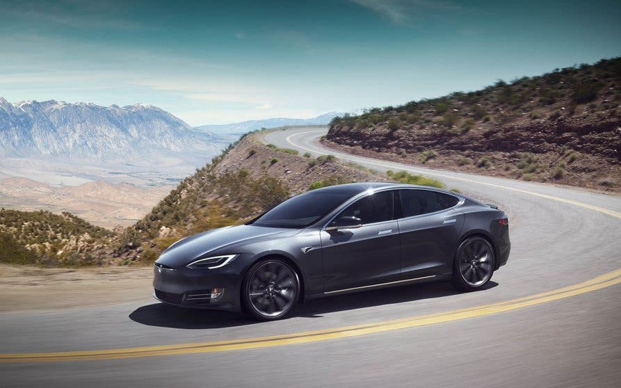  Tesla Model S 