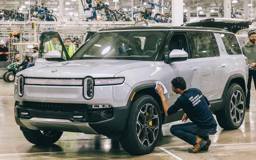  Primer Rivian R1S entregado 