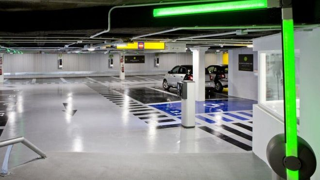 Abre en Madrid el primer aparcamiento público con capacidad para dotar a sus plazas de puntos de recarga de coches eléctricos Abre en Madrid el primer aparcamiento público con capacidad para dotar a sus plazas de puntos de recarga de coches eléctricos
