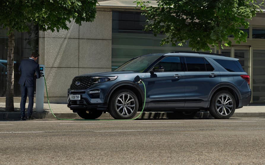  El éxito del Mustang Mach-E condena al Ford Explorer eléctrico: se aplaza su lanzamiento 