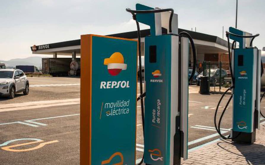  Las gasolineras podrán poner puntos de carga independientemente del suministrador de carburantes 