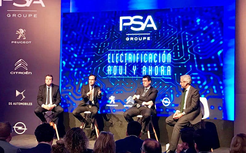  Grupo PSA instalará 2.000 puntos de recarga en sus puntos de venta en España. 