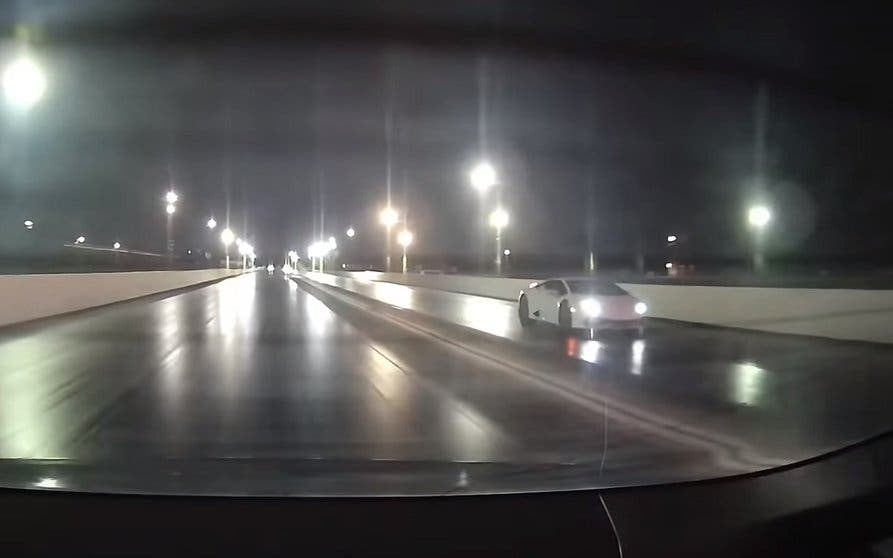  Duelo de aceleración: Tesla Model S Performance 'Raven' contra Lamborghini Huracán 