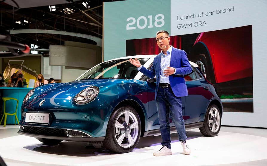  El vicepresidente ejecutivo de Great Wall Motor para Europa, Johnson Qianno, durante la presentación del Ora Cat en el IAA 2021 de Múnich. 