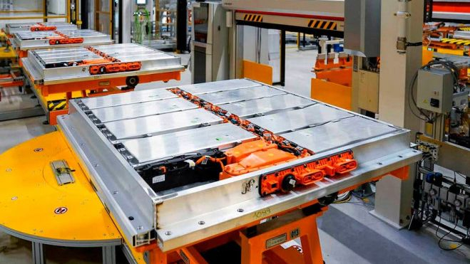 El Grupo Volkswagen le pone precio a las seis fábricas de baterías europeas: 30.000 millones de euros, que incluyen el suministro de materias primas. El Grupo Volkswagen le pone precio a las seis fábricas de baterías europeas: 30.000 millones de euros, que incluyen el suministro de materias primas.