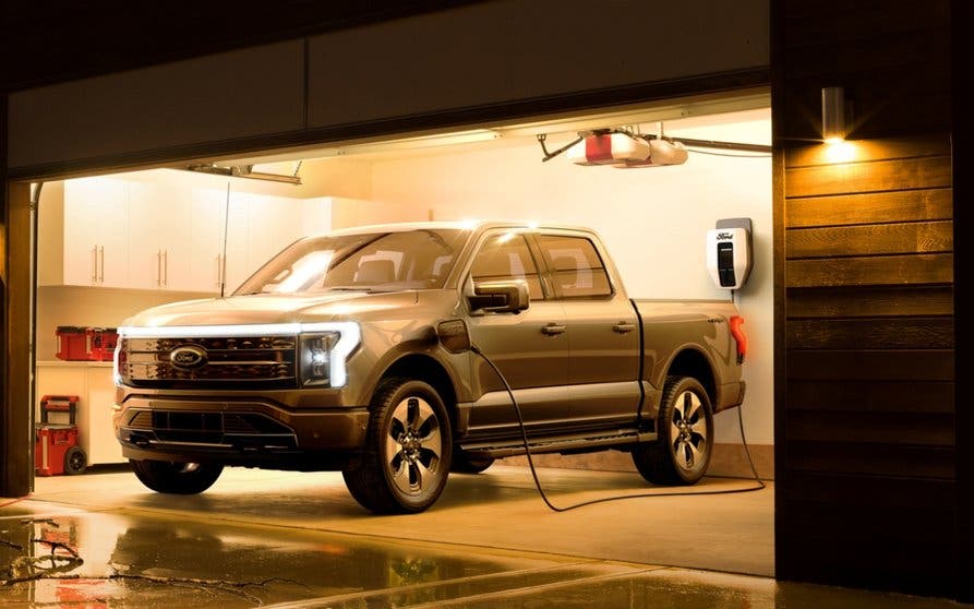  El 25% de los clientes de la Ford F-150 eléctrica ya tiene una F-150 y el 11% viene de Tesla 