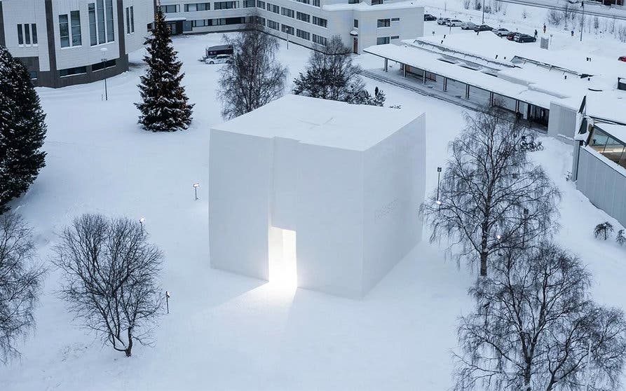  La "Snow Space" de Polestar cuenta con una estructura hecha íntegramente de hielo y nieve. 