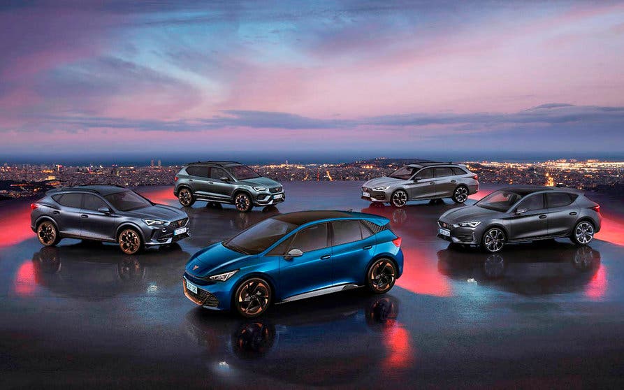  Cupra ofrece una gama de cinco modelos de los que cuatro están disponibles con versiones electrificadas: el Formentor, el León y el León Sportstourer (híbridos enchufables) y el Born (100% eléctrico), a los que pronto se unirá el Tavascán (100% eléctrico). 