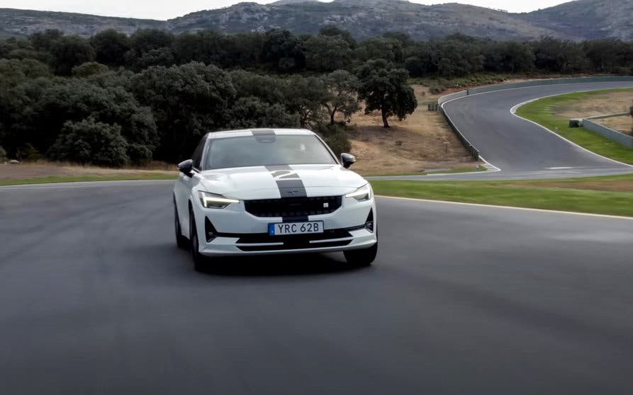  El Polestar 2 BST 270 incorpora mejoras técnicas que hacen de este un mejor coche para la pista. 