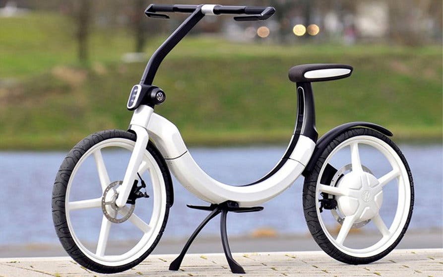  Los fabricantes tratan de diferenciarse de la competencia creando bicicletas eléctricas fuera de lo común. (En la foto, Bik.e, un prototipo de bicicleta eléctrica de Volkswagen que nuca vio la luz). 