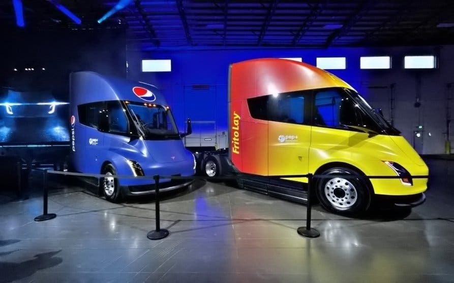  Dos de los Tesla Semi que PepsiCo tiene actualmente entre sus filas 