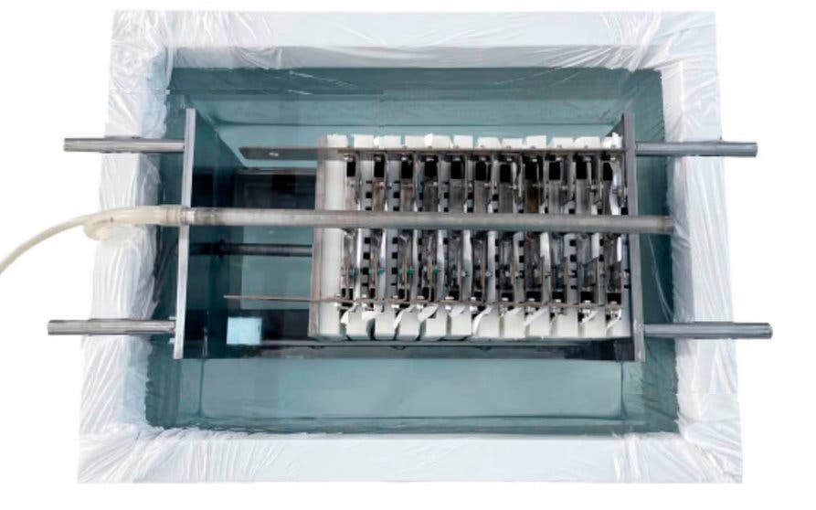  El electrolizador creado por el equipo de la Universidad Tecnológica de Nanjing utiliza agua de mar en lugar de agua dulce. 