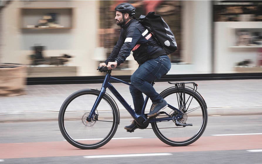  La BH Core Carbon es una bicicleta eléctrica diseñada a partir del nuevo motor 2EXMAGII para facilitar los desplazamientos urbanos y las actividades de ocio. 