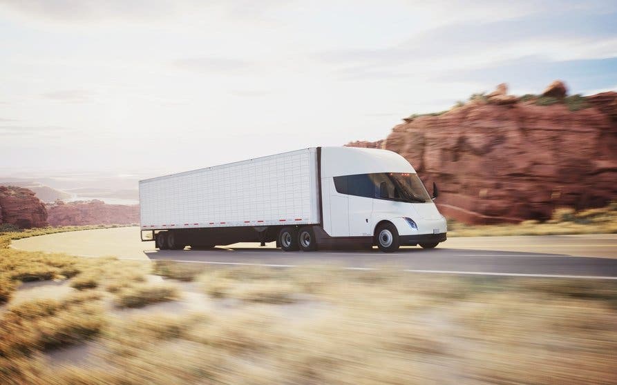  La prueba según Musk convertirá al Tesla Semi en el camión eléctrico más avanzado del mundo 