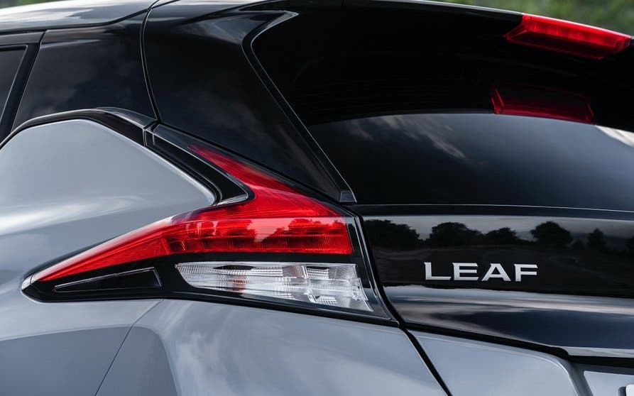  El Nissan Leaf eléctrico seguirá formando parte de la gama de Nissan. 