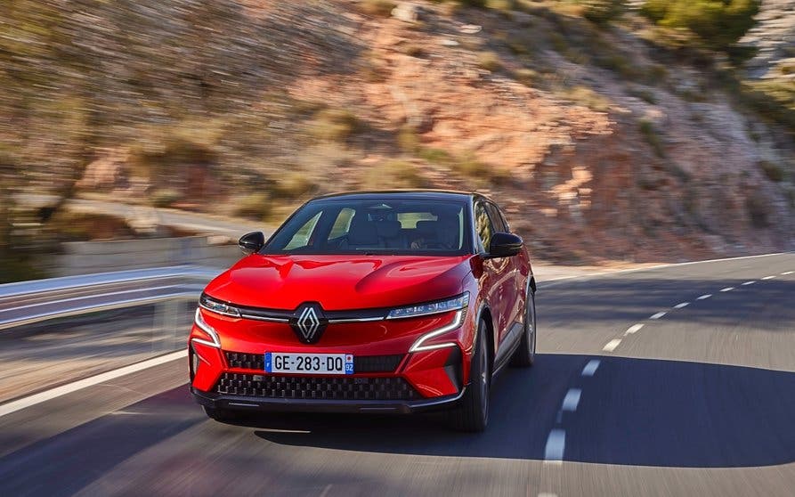 Luces y sombras para el Renault Mégane E-Tech eléctrico en las pruebas de  autonomía