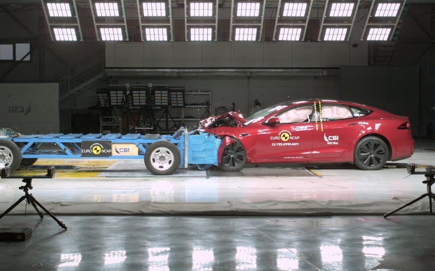  Tesla Model S Euro NCAP 