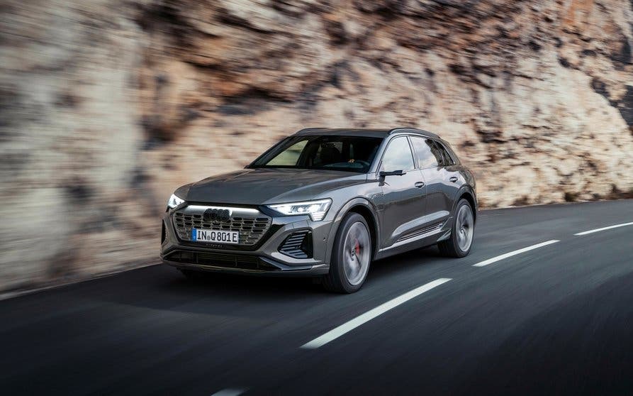  El e-tron pasa a llamarse oficialmente Audi Q8 e-tron, y llega cargado de novedades 