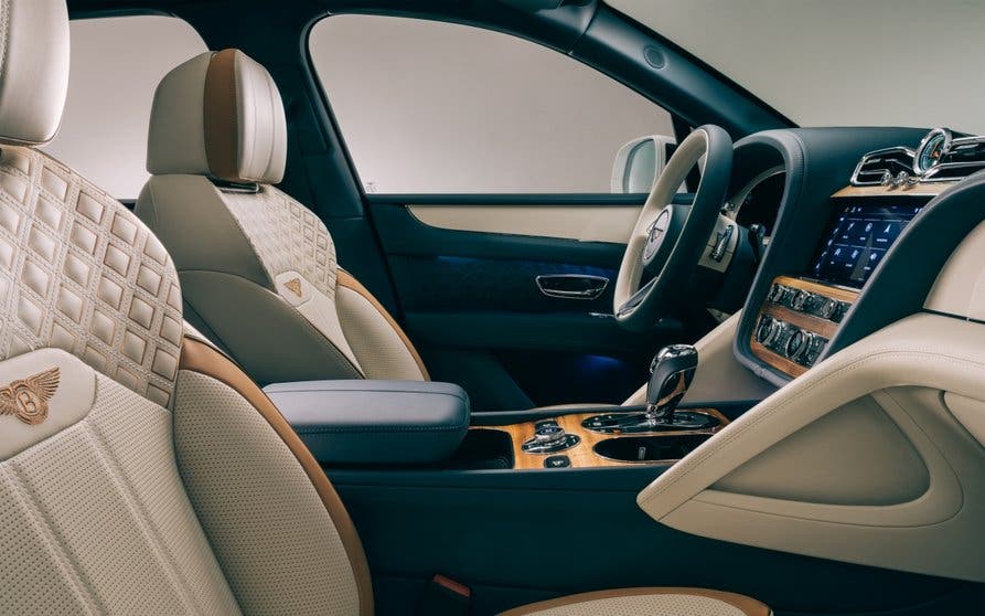  Interior del Bentayga Odyssean Edition 