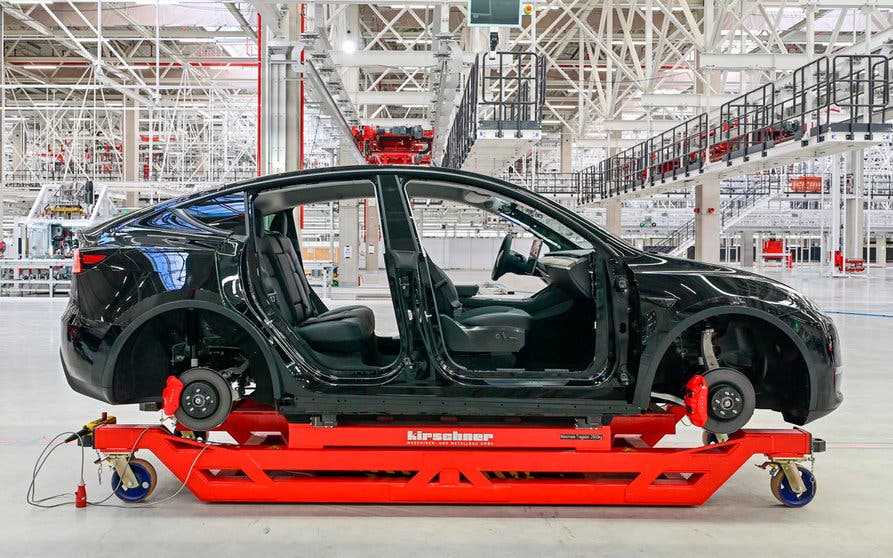  Fabricación de un coche de Tesla. 