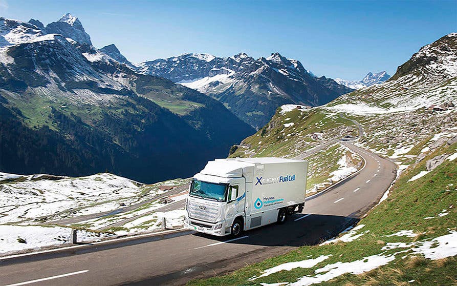  Los 47 camiones eléctricos pesados Hyundai XCIENT Fuell Cell alcanzan un hito histórico en Suiza al recorrer más de cinco millones de kilómetros en dos años en la flota de los 23 operadores comerciales. 