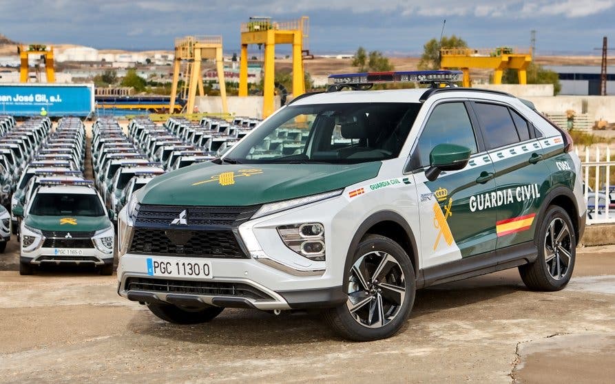  ¿Cuánto cuestan los nuevos Mitsubishi híbridos enchufables de la Guardia Civil? 