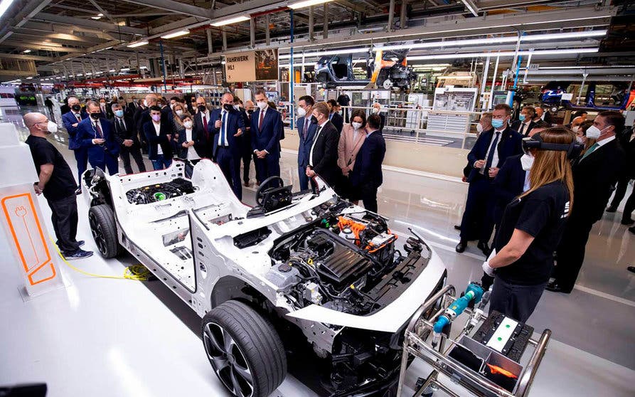  SEAT recibe 397 millones de euros para a iniciativa "Future: Fast Forward" que incluye la electrificación de las fábricas de Martorell y Pamplona y la construcción de la fábrica de baterías de Sagunto, cerca de Valencia. 