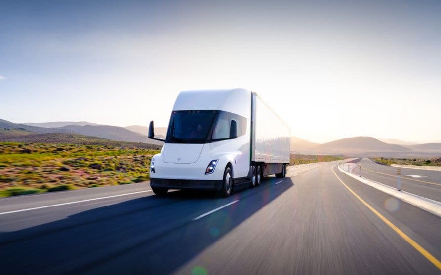  Pronto empezaremos a ver los Tesla Semi remolcando cargas por todo Estados Unidos 