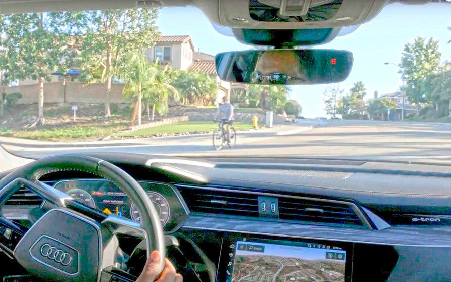  La tecnología C-V2X de Audi protege de accidentes a los ciclistas en la vía pública. 