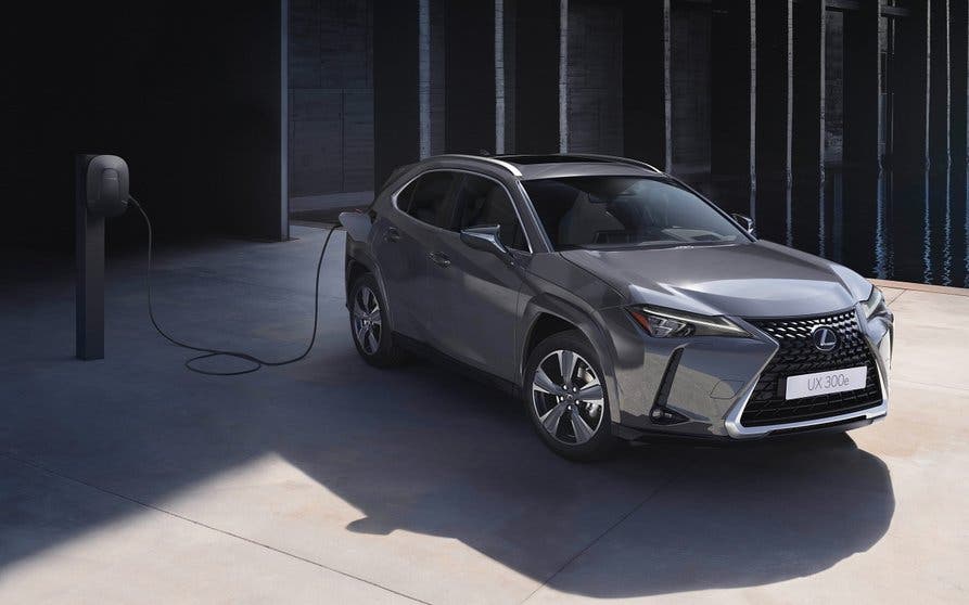  Aunque ya está oficialmente a la venta, las primeras unidades del Lexus UX 300e no llegarán a la calle hasta mayo. 