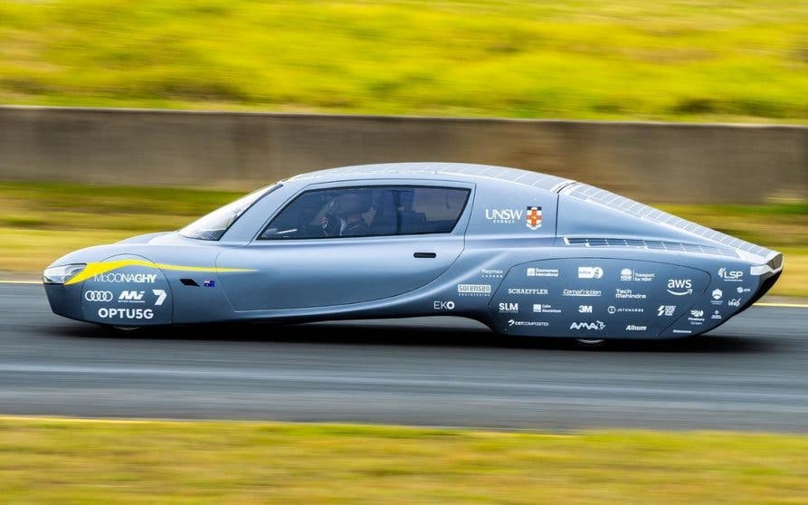  Este coche eléctrico solar ha recorrido 1.000 kilómetros sin parar a recargar 