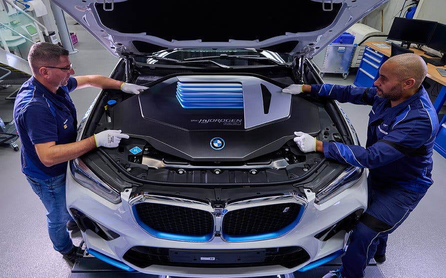 BMW comienza con la producción a pequeña escala del iX5 Hydrogen 