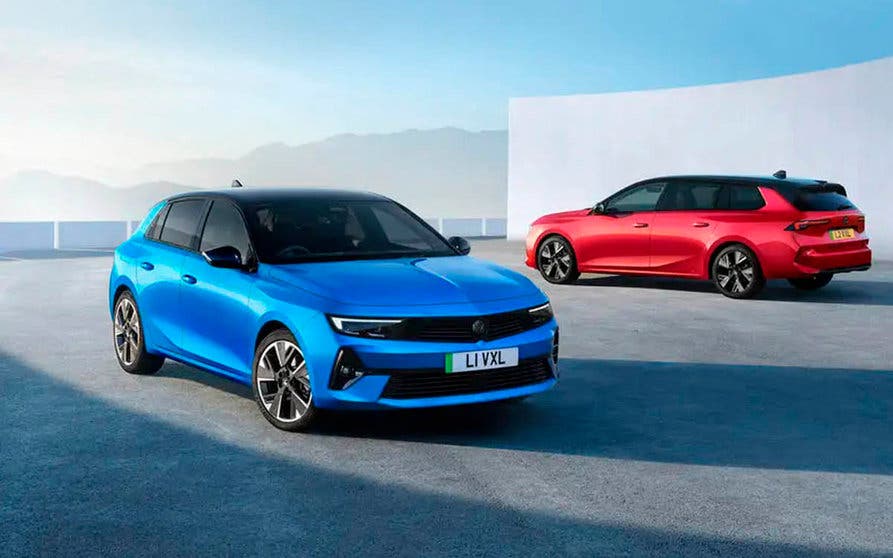  Opel presenta el Astra Electric, la variante que completa la gama de la sexta generación del compacto alemán que estará disponible como turismo y como familiar. 