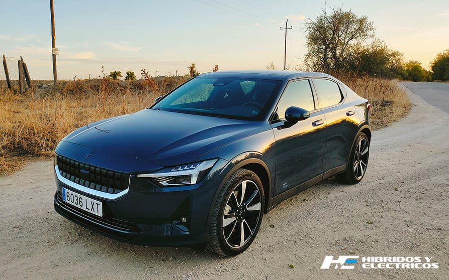  Probamos el Polestar 2, un coche eléctrico con pinta de berlina familiar y alma de deportivo. 