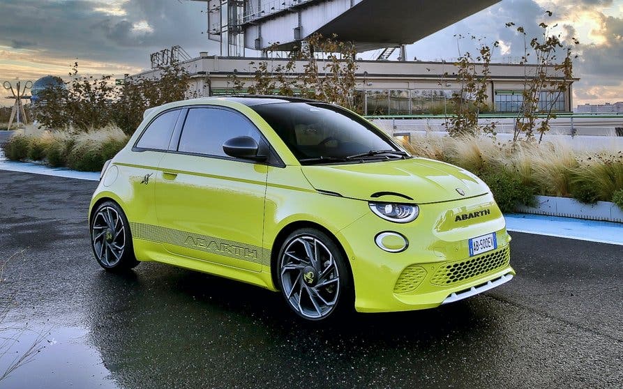  El Abarth 500e eléctrico ya es realidad. 